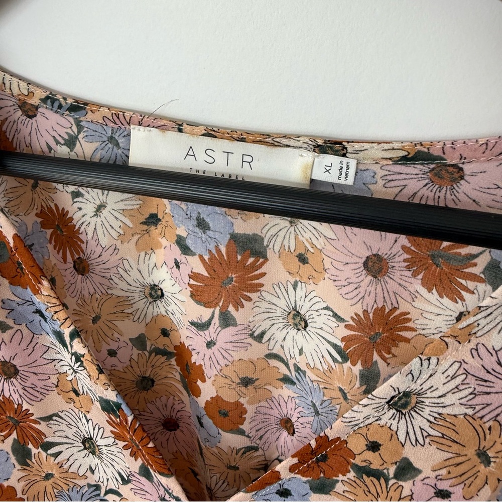 ASTR The Label Tiered Floral Dress Size Extra Large - Picture 5 of 8